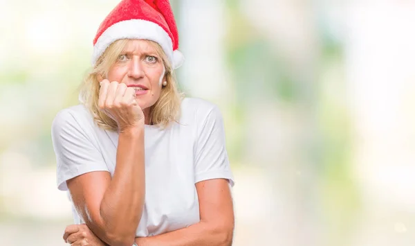 Middelbare Leeftijd Blonde Vrouw Met Kerst Hoed Geïsoleerde Achtergrond Zoek — Stockfoto