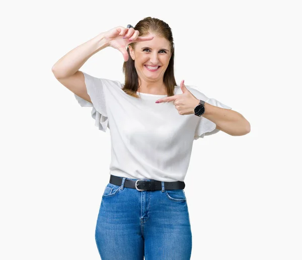 Idade Média Mulher Bonita Madura Sobre Fundo Isolado Sorrindo Fazendo — Fotografia de Stock