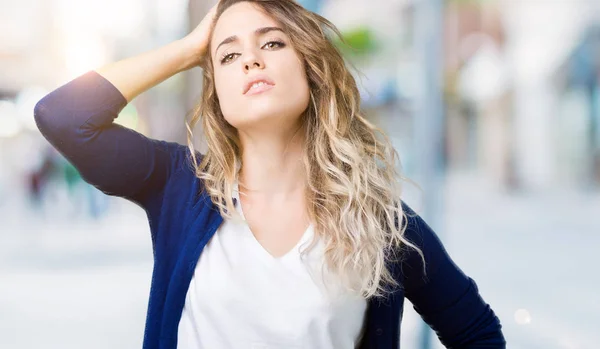 Hermosa Joven Rubia Sobre Fondo Aislado Confundir Preguntarse Acerca Pregunta — Foto de Stock