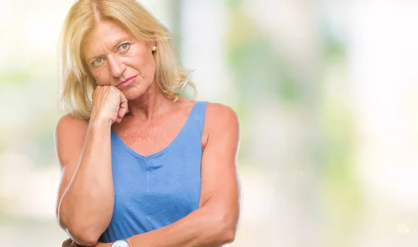 Blonde Frau Mittleren Alters Mit Isoliertem Hintergrund Die Müde Und — Stockfoto