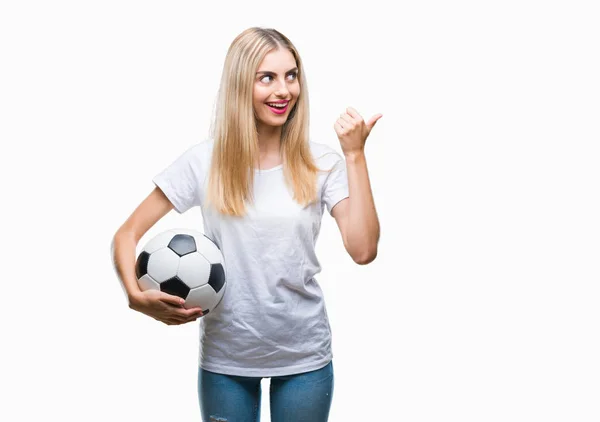 Joven Hermosa Mujer Rubia Sosteniendo Pelota Fútbol Sobre Fondo Aislado —  Fotos de Stock