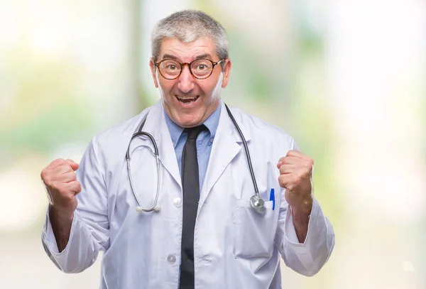 Stilig Senior Doktor Mannen Över Isolerade Bakgrund Mycket Glad Och — Stockfoto