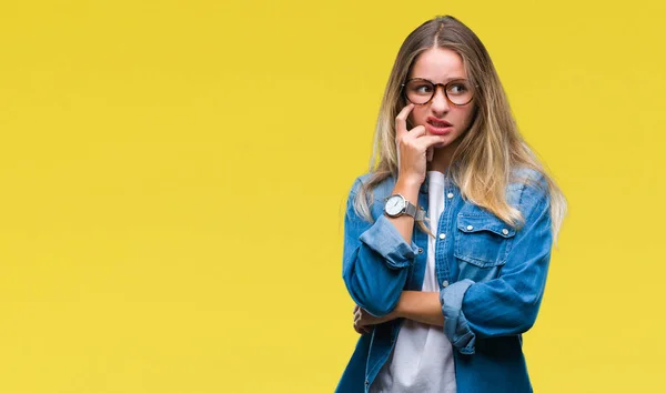 Mladá Krásná Blondýna Žena Nosí Brýle Izolované Pozadí Pohledu Stresovaní — Stock fotografie