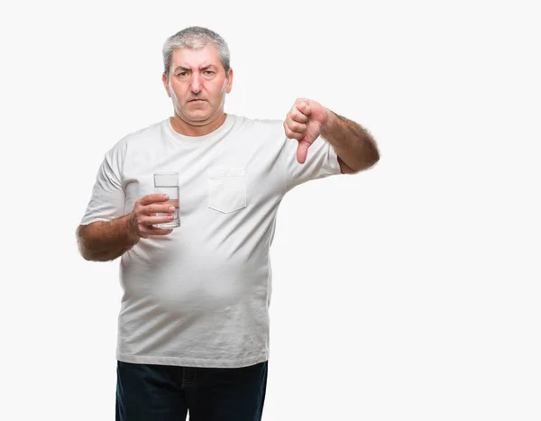 Beau Vieil Homme Buvant Verre Eau Sur Fond Isolé Avec — Photo