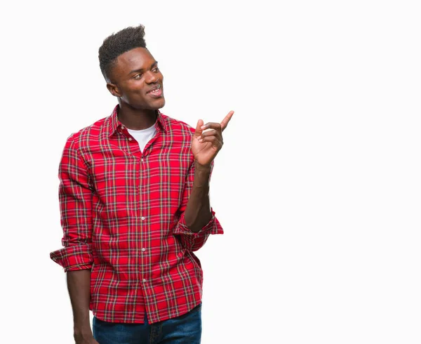 Молодой Африканский Американец Изолированном Фоне Широкой Улыбкой Лице Указывая Рукой — стоковое фото