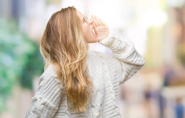 Junge Schöne Blonde Frau Winterpullover Und Sonnenbrille Über Isoliertem Hintergrund — Stockfoto