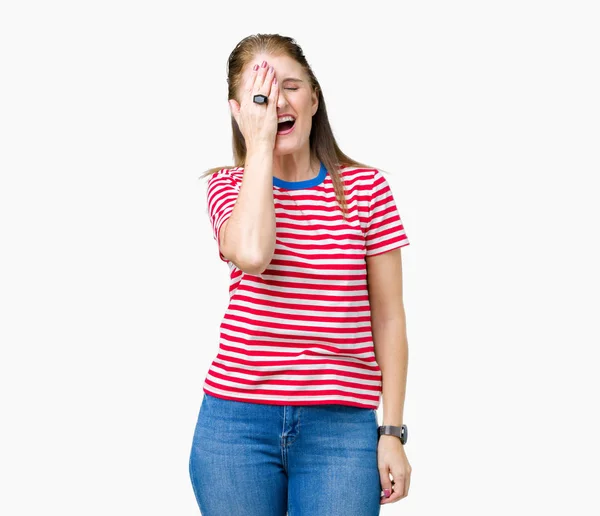 Mujer Madura Mediana Edad Con Camiseta Casual Sobre Fondo Aislado —  Fotos de Stock