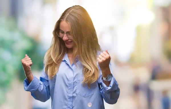 Giovane Bella Donna Affari Bionda Con Gli Occhiali Sfondo Isolato — Foto Stock