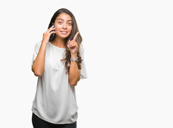 Mujer Árabe Hermosa Joven Hablando Por Teléfono Sobre Fondo Aislado — Foto de Stock