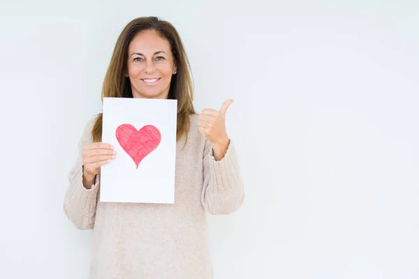 Mujer Mediana Edad Sosteniendo Regalo Tarjeta Con Corazón Rojo Sobre —  Fotos de Stock