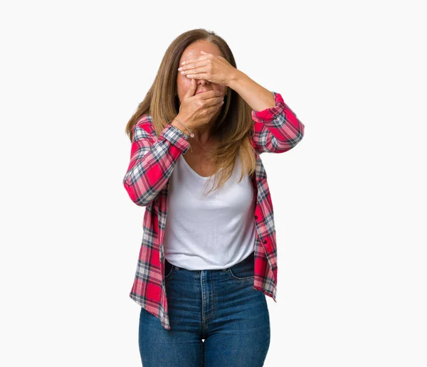 Hermosa Mujer Mediana Edad Vistiendo Sobre Fondo Aislado Cubriendo Los — Foto de Stock