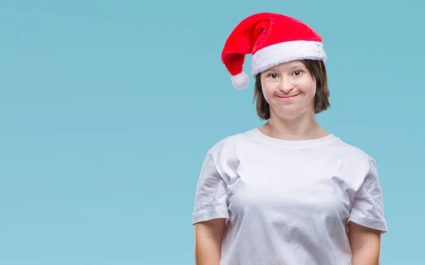 Mulher Adulta Jovem Com Síndrome Usando Chapéu Natal Sobre Fundo — Fotografia de Stock