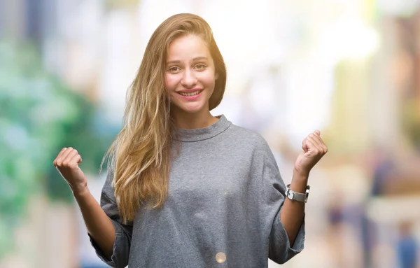 Giovane Bella Donna Bionda Sfondo Isolato Che Celebra Sorpreso Stupito — Foto Stock