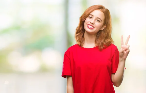 Joven Hermosa Mujer Sobre Fondo Aislado Mostrando Señalando Hacia Arriba — Foto de Stock