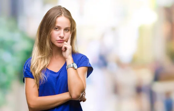 Giovane Bella Donna Bionda Sfondo Isolato Pensando Cercando Stanco Annoiato — Foto Stock