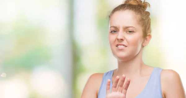 Mujer Rubia Joven Expresión Disgustada Disgustada Temerosa Haciendo Asqueroso Rostro —  Fotos de Stock