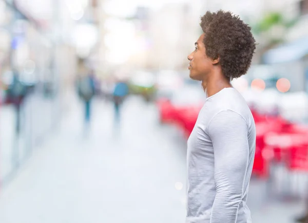 Homem Afro Americano Sobre Fundo Isolado Olhando Para Lado Relaxar — Fotografia de Stock