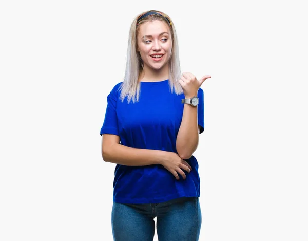 Mujer Rubia Joven Sobre Fondo Aislado Sonriendo Con Cara Feliz —  Fotos de Stock