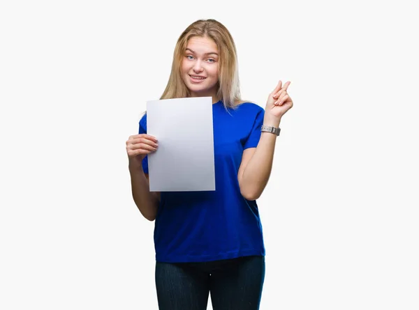 Young Caucasian Woman Holding Blank Paper Sheet Isolated Background Very — Stock Photo, Image