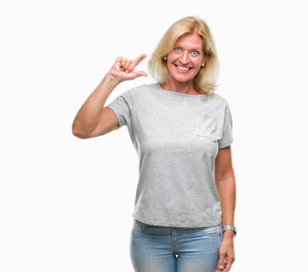 Blonde Frau Mittleren Alters Über Isoliertem Hintergrund Lächelnd Und Selbstbewusst — Stockfoto