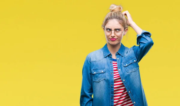 Joven Hermosa Mujer Rubia Con Gafas Sobre Fondo Aislado Confundir —  Fotos de Stock