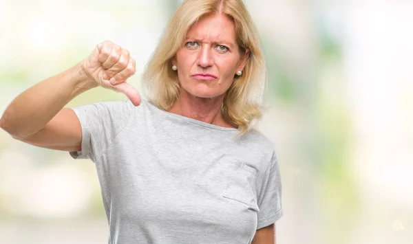 Middle Age Blonde Woman Isolated Background Looking Unhappy Angry Showing — Stock Photo, Image