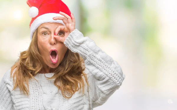 Middelbare Leeftijd Senior Spaanse Vrouw Kerstmuts Dragen Geïsoleerde Achtergrond Doen — Stockfoto