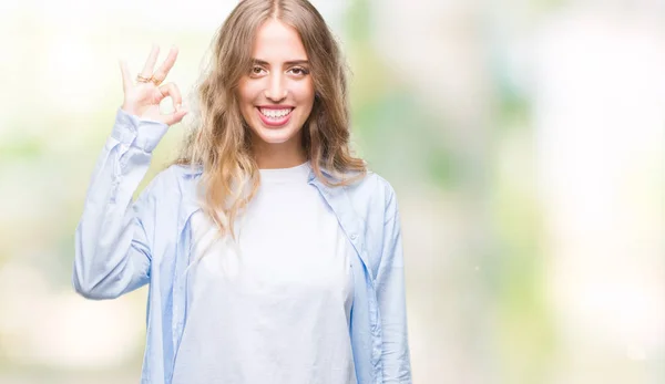 Schöne Junge Blonde Frau Über Isoliertem Hintergrund Lächelt Positive Tun — Stockfoto