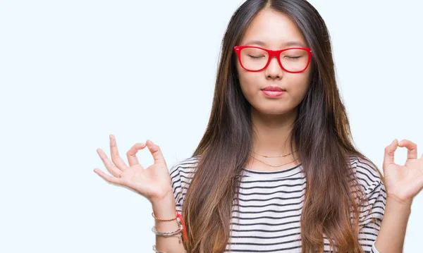 Jonge Aziatische Vrouw Dragen Bril Geïsoleerde Achtergrond Ontspannen Lachend Met — Stockfoto