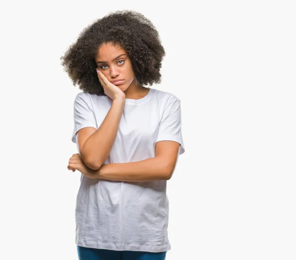 Mujer Afroamericana Joven Sobre Fondo Aislado Pensando Que Parece Cansado — Foto de Stock