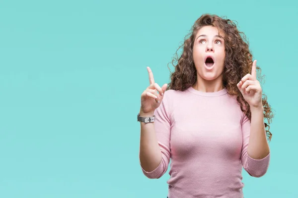 Schöne Brünette Lockige Haare Junges Mädchen Trägt Rosa Pullover Über — Stockfoto