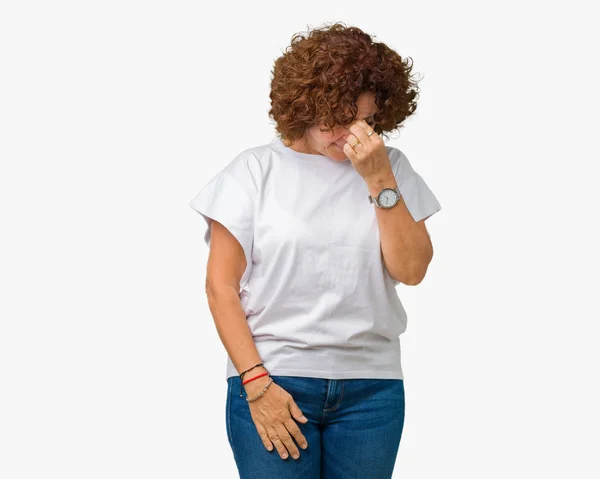 Hermosa Mujer Mediana Edad Ager Vistiendo Camiseta Blanca Sobre Fondo — Foto de Stock