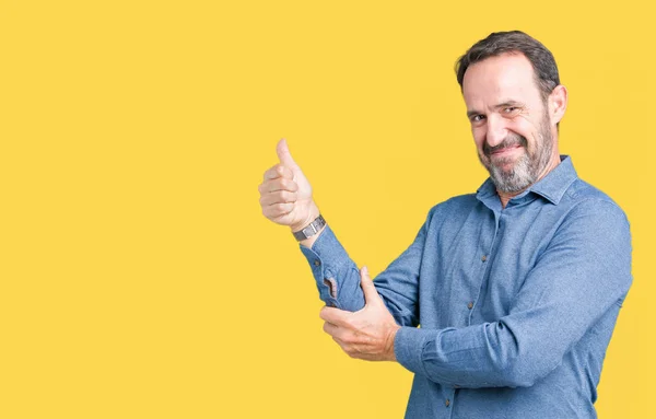 Bonito Homem Meia Idade Elegante Sênior Sobre Fundo Isolado Olhando — Fotografia de Stock