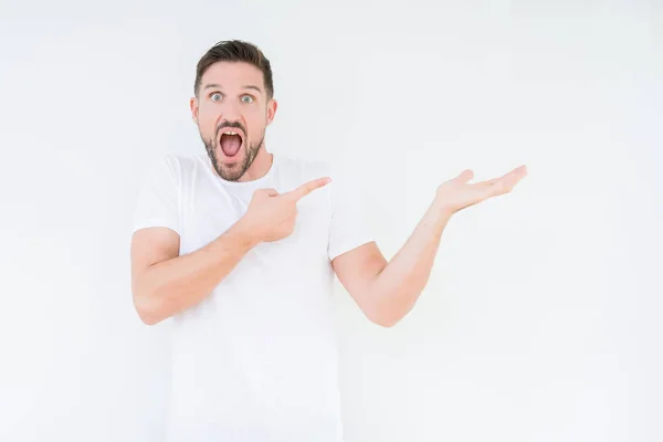 Joven Hombre Guapo Vistiendo Casual Camiseta Blanca Sobre Fondo Aislado —  Fotos de Stock