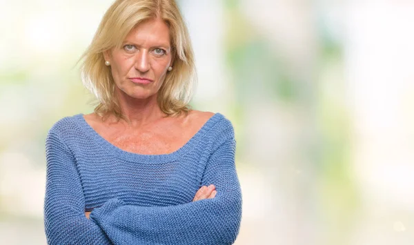 Medelålders Blond Kvinna Bär Vinter Tröja Över Isolerade Bakgrund Skeptiker — Stockfoto