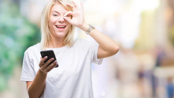 Mladá Krásná Blondýna Žena Pomocí Smartphone Přes Izolované Pozadí Šťastný — Stock fotografie
