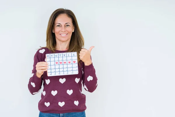 Frau Mittleren Alters Hält Menstruationskalender Über Isoliertem Hintergrund Glücklich Mit — Stockfoto