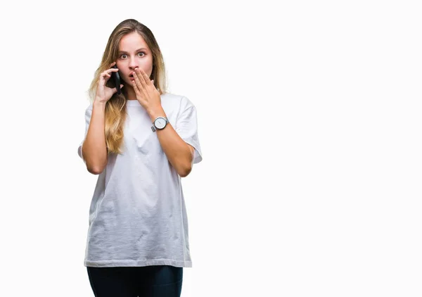 Jovem Bela Mulher Loira Chamando Usando Smartphone Sobre Fundo Isolado — Fotografia de Stock