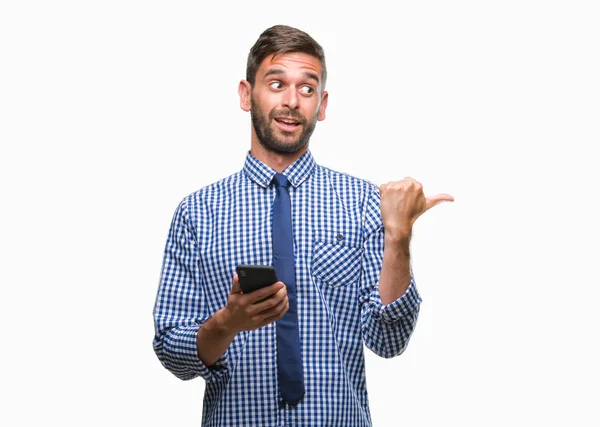 Jonge Hadsome Man Sms Verzenden Bericht Smartphone Geïsoleerde Achtergrond Aan — Stockfoto