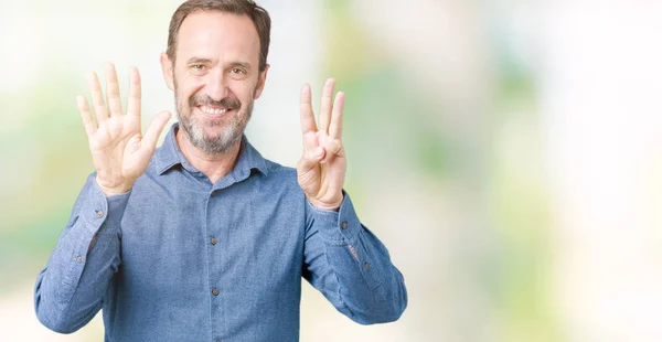 Guapo Mediana Edad Elegante Hombre Mayor Sobre Fondo Aislado Mostrando — Foto de Stock