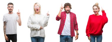 Kolaj grup başarılı fikirle parmak işaret beyaz izole arka plan üzerinde genç insan. Çıktıktan ve mutlu. Bir numara.