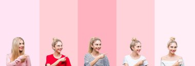 Canlı renkli vintage izole pembe neşeli genç güzel sarışın kadın kolaj bir gülümseme ile el ve parmak kadar kameraya bakarak yüzündeki mutlu ve doğal ifade ile yan ile işaret eden yüz.