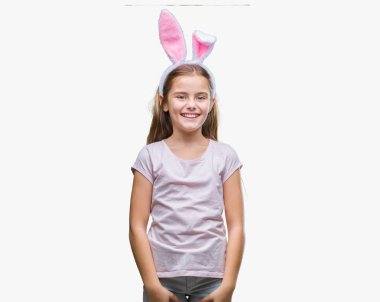 Paskalya bunny kulaklar yüzünde mutlu ve güzel bir gülümseme ile izole arka plan üzerinde giyen genç güzel kız. Şanslı kişi.