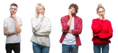 Kolaj grup çene düşünme hakkında soru, dalgın ifade üzerine el ile beyaz izole arka plan üzerinde genç insan. Düşünceli yüzüyle gülümsüyor. Şüphe kavramı.