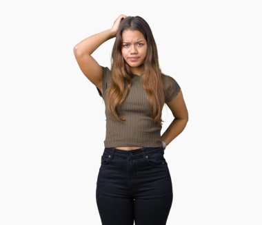 Genç güzel esmer kadın izole arka plan yüzünden yanıltır ve soru hakkında merak ediyorum. Şüphe, kafasına el ile düşünme ile belirsiz. Dalgın kavramı.