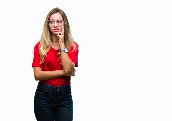 Joven Hermosa Mujer Rubia Con Gafas Sobre Fondo Aislado Mirando — Foto de Stock