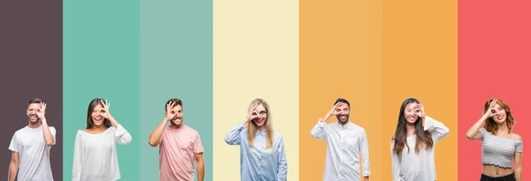 Collage Diverse Etnie Giovani Strisce Colorate Sfondo Isolato Facendo Gesto — Foto Stock