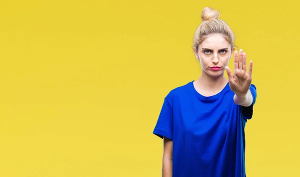 Jovem Linda Loira Azul Olhos Mulher Vestindo Camiseta Azul Sobre — Fotografia de Stock