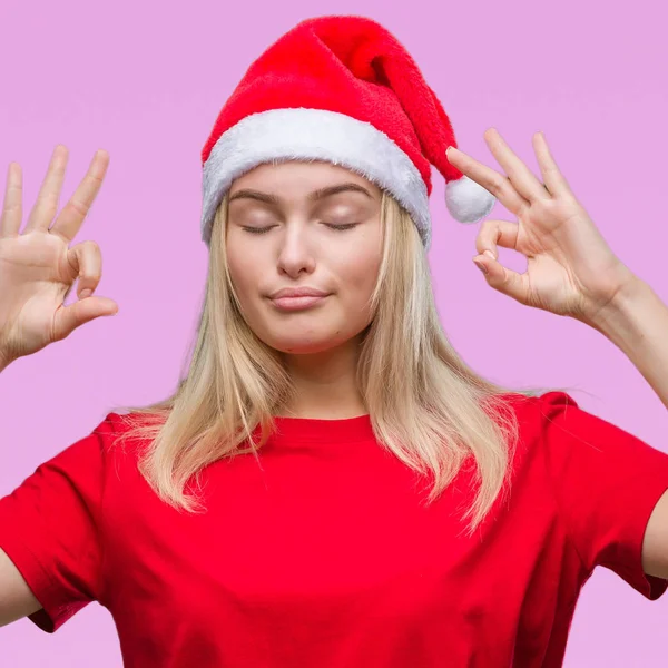 Mujer Caucásica Joven Con Sombrero Navidad Sobre Fondo Aislado Relajarse — Foto de Stock