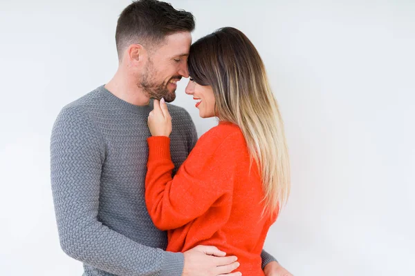 Belo Jovem Casal Apaixonado Beijando Abraçando Outro Relação Romântica — Fotografia de Stock